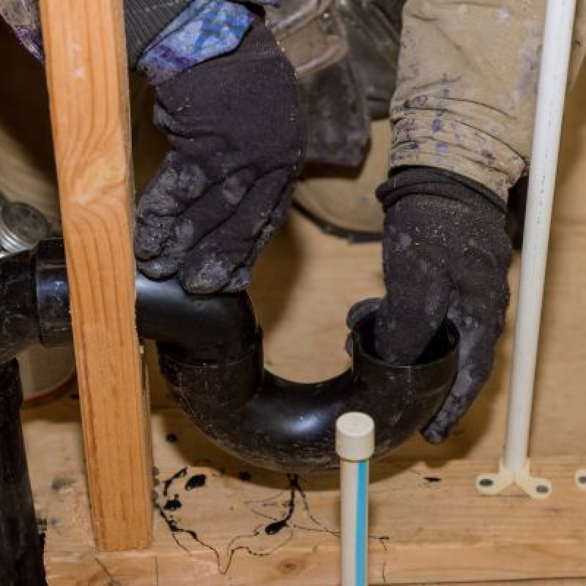 worker-is-using-glue-with-fitting-for-installing-t-2025-04-02-23-42-27-utc-1